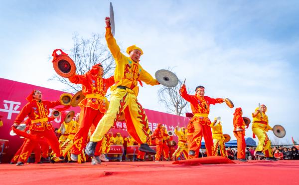 谈球吧官方西平县破解乡村“十化”成绩之乡风粗俗化(图6)
